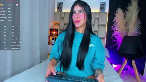 Sophie ---- connected from 1400 to 2100 Colombia time online show from 06.03.26