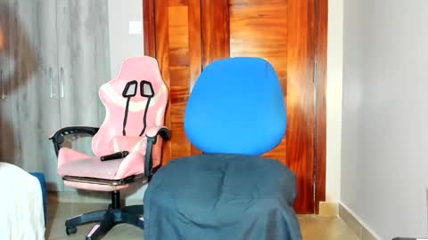 Snapshot of little_africa chatting on 02.13.26 little_africa online show from 02.13.26