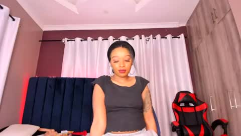 Snapshot of little_africa chatting on 06.25.26 little_africa online show from 06.25.26