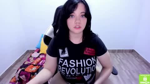 Snapshot of little_angely chatting on 12.11.24 Angely online show from 12.11.24