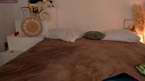 little_clare_ online show from 03.24.26