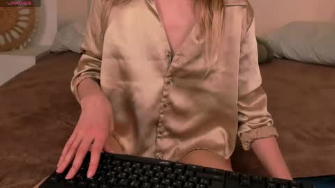 little_clare_ online show from 03.27.26