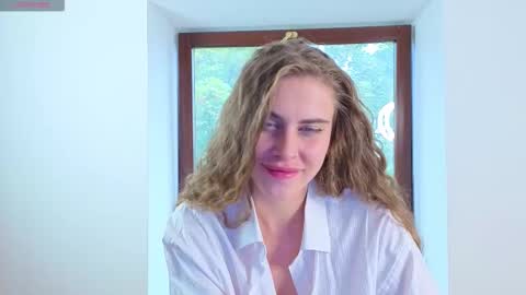 Snapshot of little_cu1tie chatting on 10.07.25 Margo online show from 10.07.25