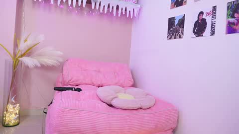 Little Effy online show from 12.14.24