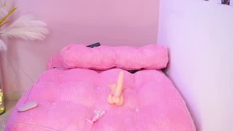 Little Effy online show from 12.14.24