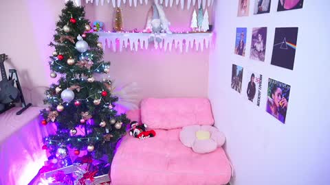 Little Effy online show from 12.20.24