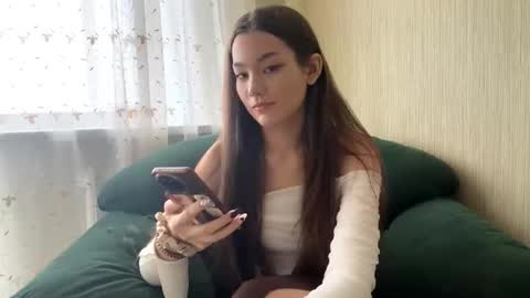 Viiola online show from 10.13.25