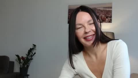 Snapshot of little_nicole_ chatting on 09.24.25 Nicole online show from 09.24.25