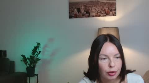 Snapshot of little_nicole_ chatting on 10.09.25 Nicole online show from 10.09.25
