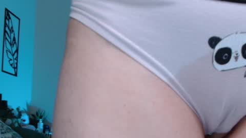 Snapshot of little_pearl_ chatting on 02.05.25 Adaline online show from 02.05.25