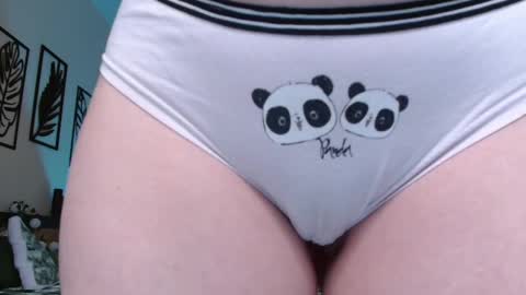 Snapshot of little_pearl_ chatting on 02.12.25 Adaline online show from 02.12.25