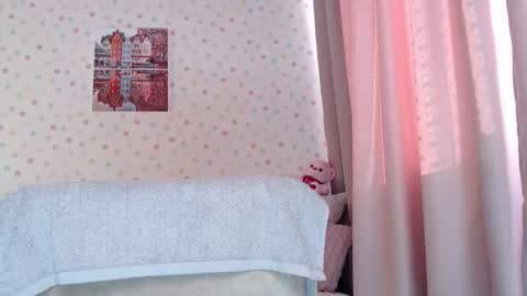 Snapshot of little_pearl_ chatting on 09.18.25 Adaline online show from 09.18.25