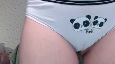 Snapshot of little_pearl_ chatting on 09.20.25 Adaline online show from 09.20.25