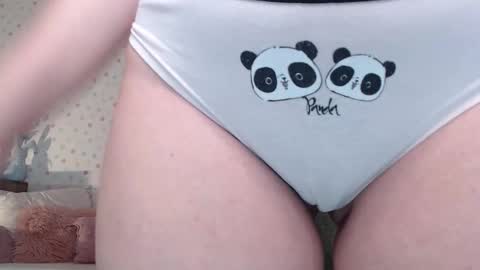 Snapshot of little_pearl_ chatting on 10.11.25 Adaline online show from 10.11.25