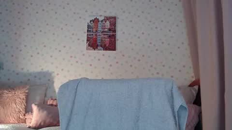 Snapshot of little_pearl_ chatting on 12.18.25 Adaline online show from 12.18.25