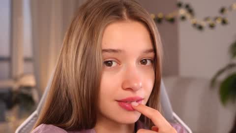 Snapshot of little_poetry chatting on 09.09.25 Kiki online show from 09.09.25