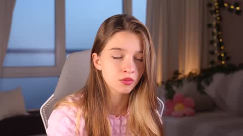 Snapshot of little_poetry chatting on 09.16.25 Kiki online show from 09.16.25