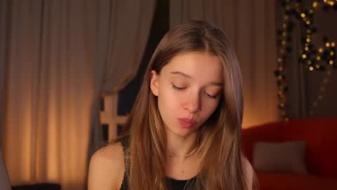 Snapshot of little_poetry chatting on 10.28.25 Kiki online show from 10.28.25