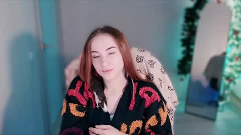 Snapshot of little_pretty_woman chatting on 12.18.24 little_pretty_woman online show from 12.18.24