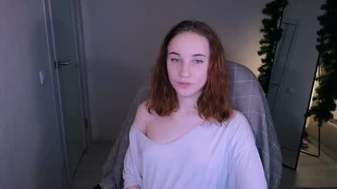 Snapshot of little_pretty_woman chatting on 02.26.25 little_pretty_woman online show from 02.26.25
