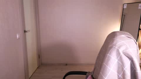 Snapshot of little_pretty_woman chatting on 09.17.25 little_pretty_woman online show from 09.17.25