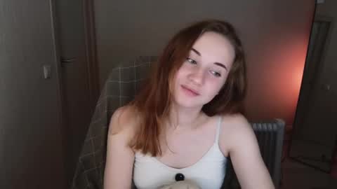 Snapshot of little_pretty_woman chatting on 09.24.25 little_pretty_woman online show from 09.24.25