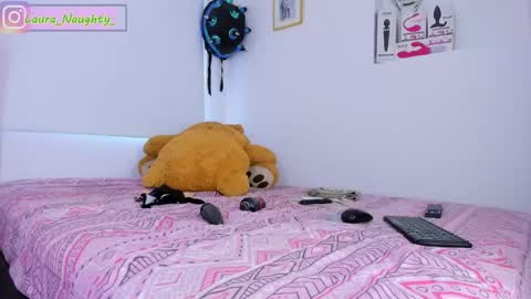 Snapshot of little_tatis chatting on 01.04.25 Im Laura. buy my contentcompra mi contenido offline online show from 01.04.25