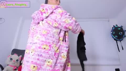 Snapshot of little_tatis chatting on 01.17.25 Im Laura. buy my contentcompra mi contenido offline online show from 01.17.25