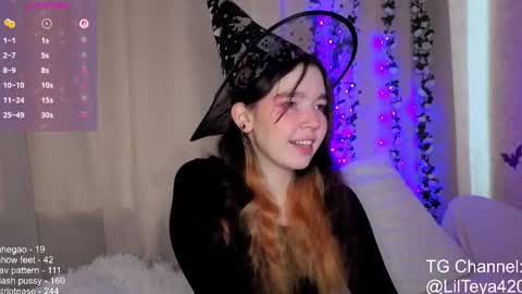 Snapshot of little_teya chatting on 10.14.25 little Teya online show from 10.14.25