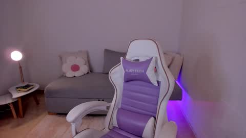 Snapshot of little_xioo chatting on 10.24.25 Xiom online show from 10.24.25