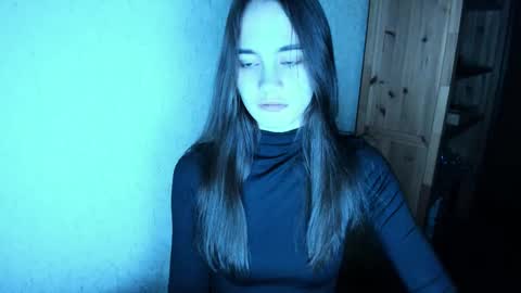 Snapshot of littleashleyy chatting on 12.21.25 littleashleyy online show from 12.21.25