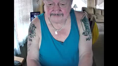 Snapshot of littled83057 chatting on 10.02.25 Littled83057 online show from 10.02.25