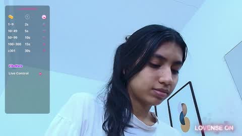 Snapshot of littlee_emilyy_ chatting on 12.01.24 Emily  online show from 12.01.24