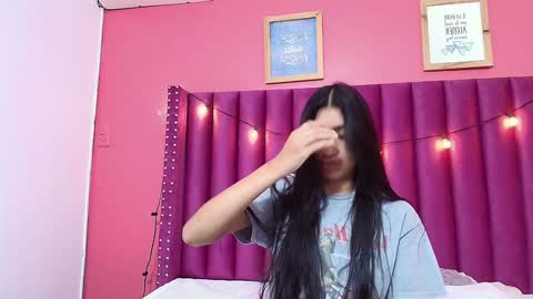 Snapshot of littlee_emilyy_ chatting on 01.22.25 Emily  online show from 01.22.25