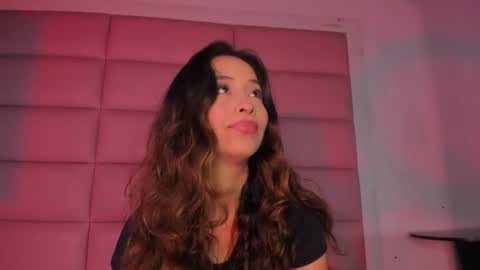 littlee_emma_ online show from 11.15.25