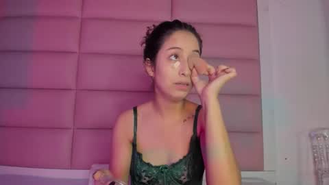 littlee_emma_ online show from 12.18.25