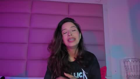 littlee_emma_ online show from 12.19.25