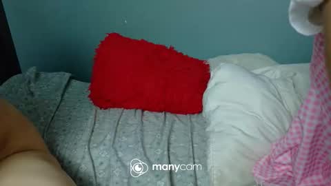 Snapshot of littlejennifer18 chatting on 01.16.26 Tip us ask our names online show from 01.16.26