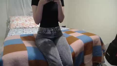 Snapshot of littlejinxxx chatting on 10.14.25 littlejinxxx online show from 10.14.25