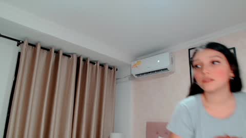 Snapshot of littlemolly_pregnant chatting on 01.04.25 Sarahs Room online show from 01.04.25