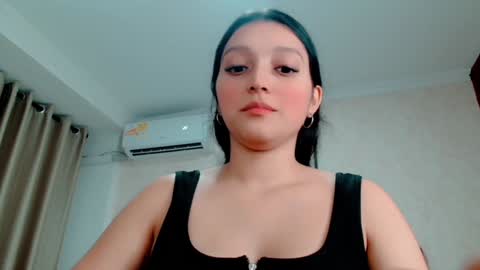 Snapshot of littlemolly_pregnant chatting on 01.05.25 Sarahs Room online show from 01.05.25