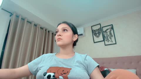 Snapshot of littlemolly_pregnant chatting on 02.05.25 Sarahs Room online show from 02.05.25