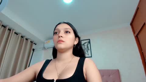 Snapshot of littlemolly_pregnant chatting on 03.10.25 Sarahs Room online show from 03.10.25