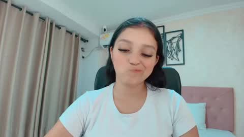 Sarahs Room online show from 07.11.26