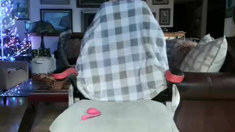 Snapshot of littlepistol chatting on 11.15.25 Miss D Shows Mon Wed Fri online show from 11.15.25