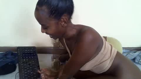 littlesandie online show from 02.28.25