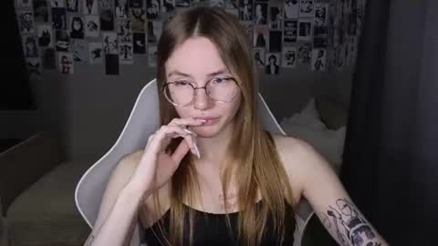 Snapshot of littlevildevil chatting on 06.12.26 Eliana online show from 06.12.26