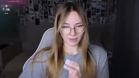 Snapshot of littlevildevil chatting on 06.19.26 Eliana online show from 06.19.26