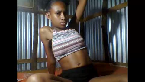 Snapshot of littleyanah chatting on 10.22.25 yanah online show from 10.22.25
