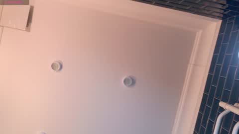 Liv 3 online show from 12.21.24